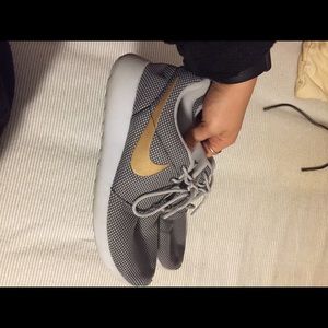 women’s nike roshe